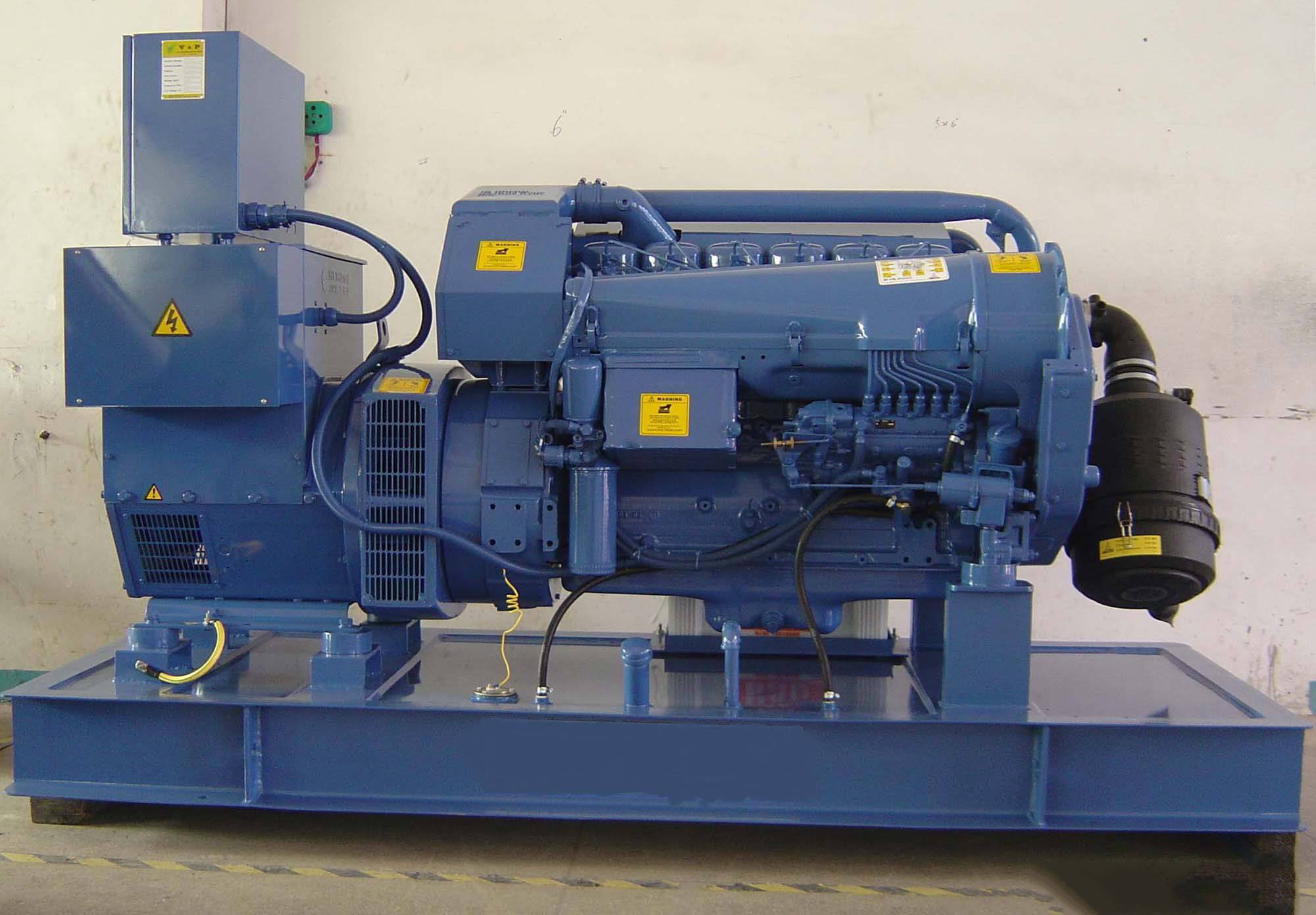 普宁汽油发电机组冬季启动前，电瓶需要做哪些检查和维护？