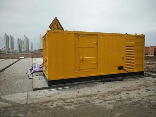 普宁合同中关于乙方责任导致工期延误的赔偿标准应该如何制定？